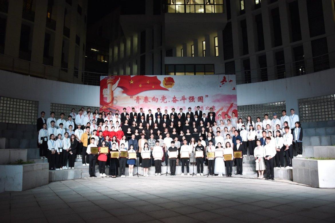 美国35岁女子连生12个娃，网上评论炸锅，我却笑死在网友评论区